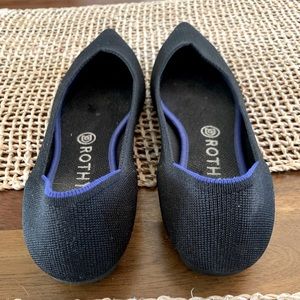 Black Rothys Flats! Excellent condition.
